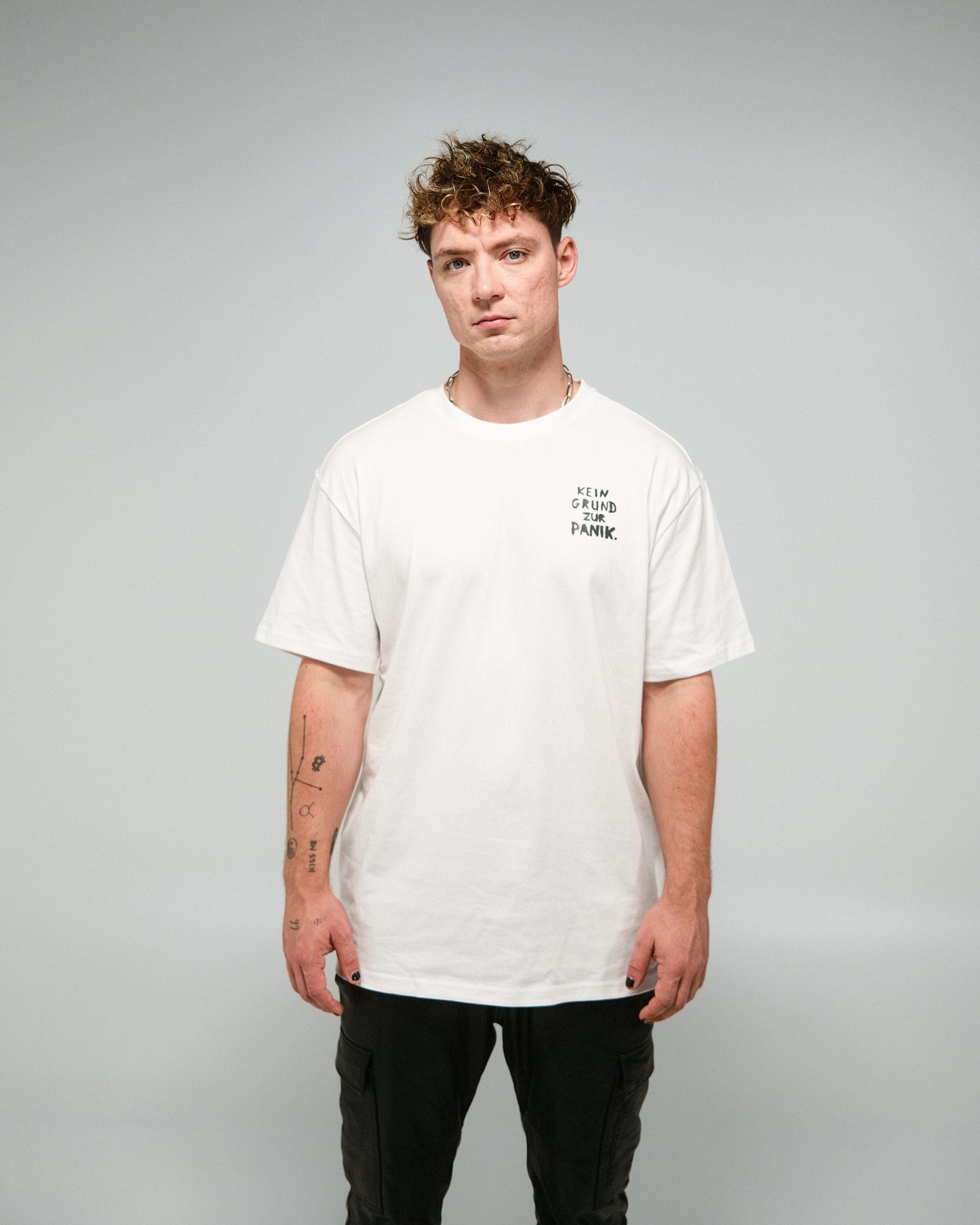 Oversize T-Shirt "Kein Grund zur Panik/ Herz" weiß