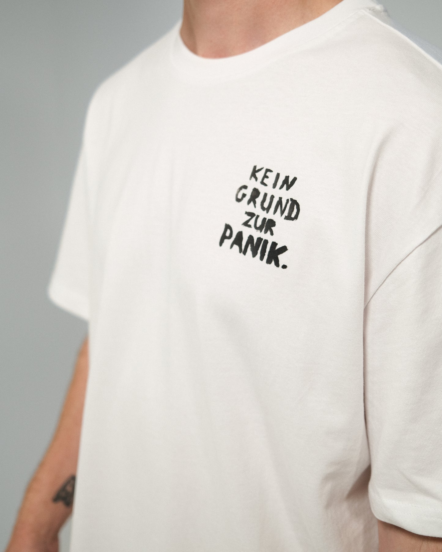 Oversize T-Shirt "Kein Grund zur Panik/ Herz" weiß