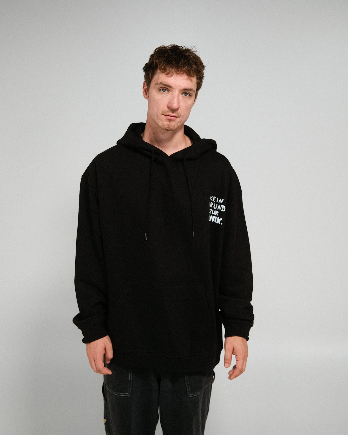 Oversize Hoodie "Kein Grund zur Panik" schwarz