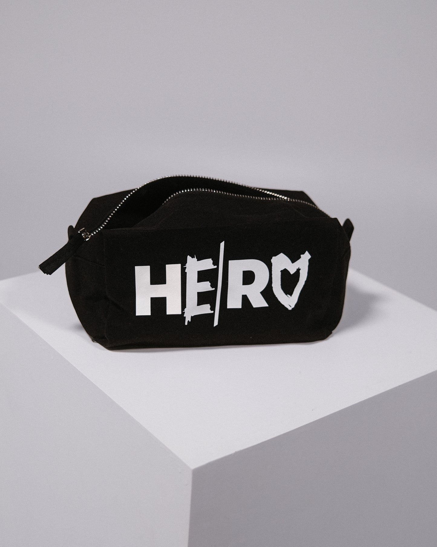 Kulturtasche "HE/RO" schwarz groß