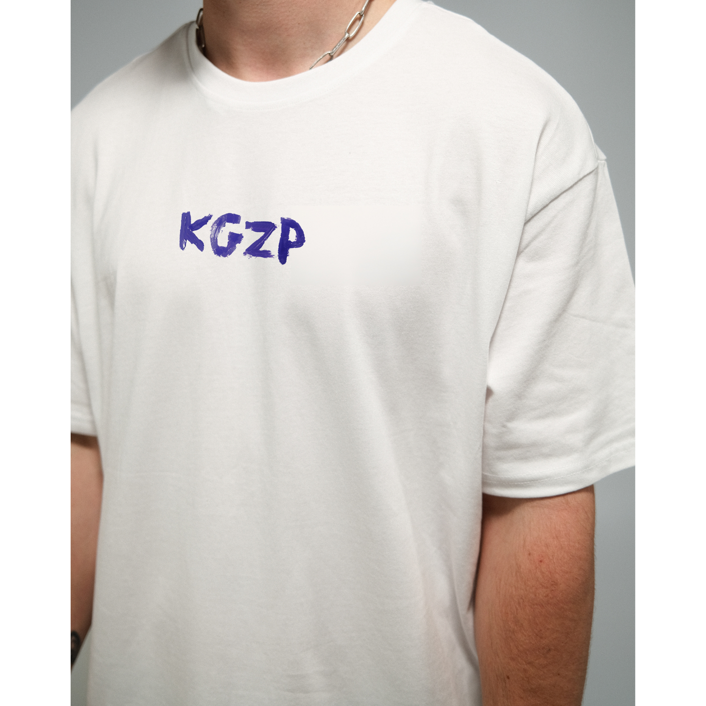 Oversize T-Shirt "KGZP" weiß