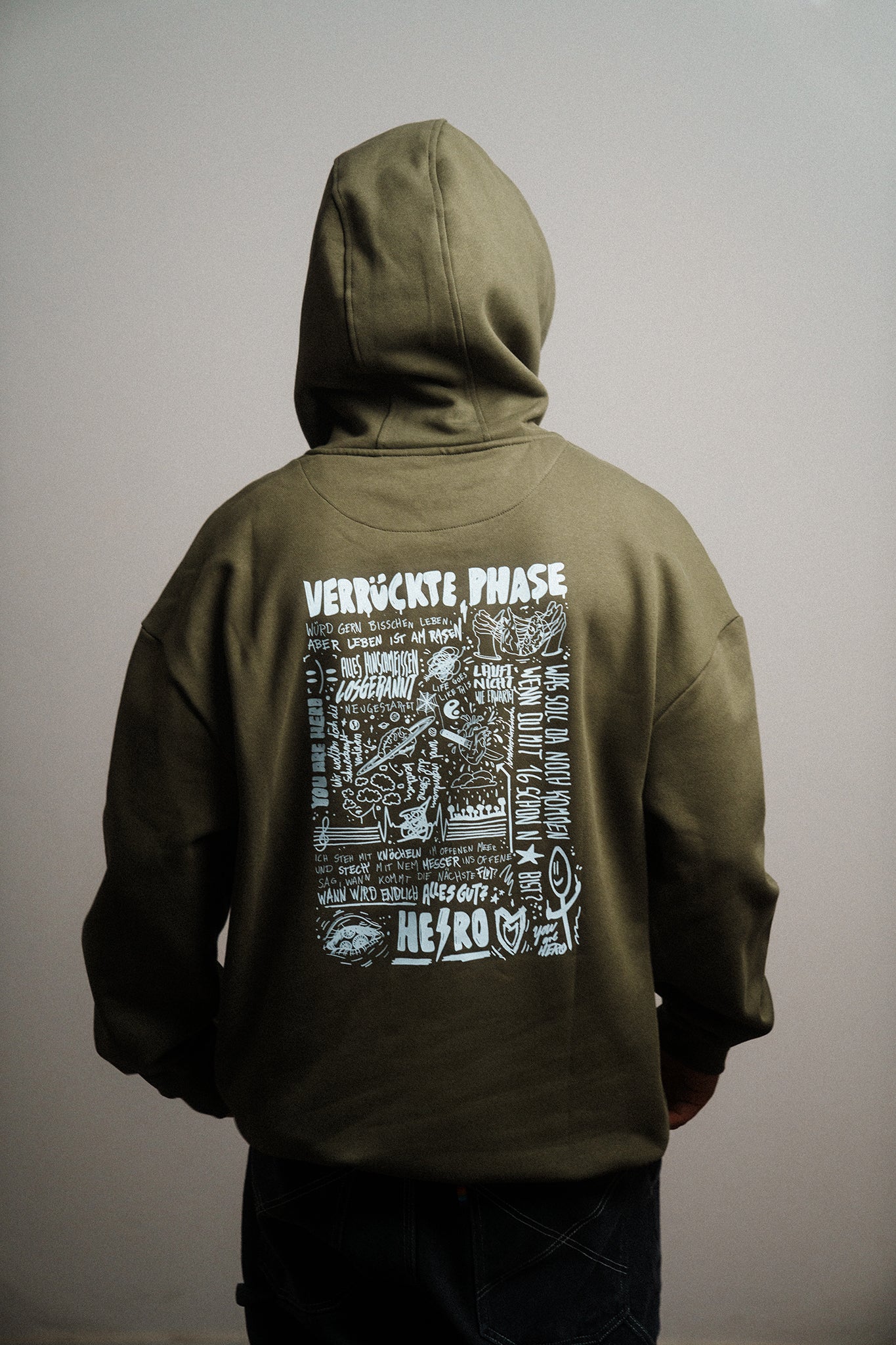 Oversize Hoodie "Verrückte Phase" Olive-Grün