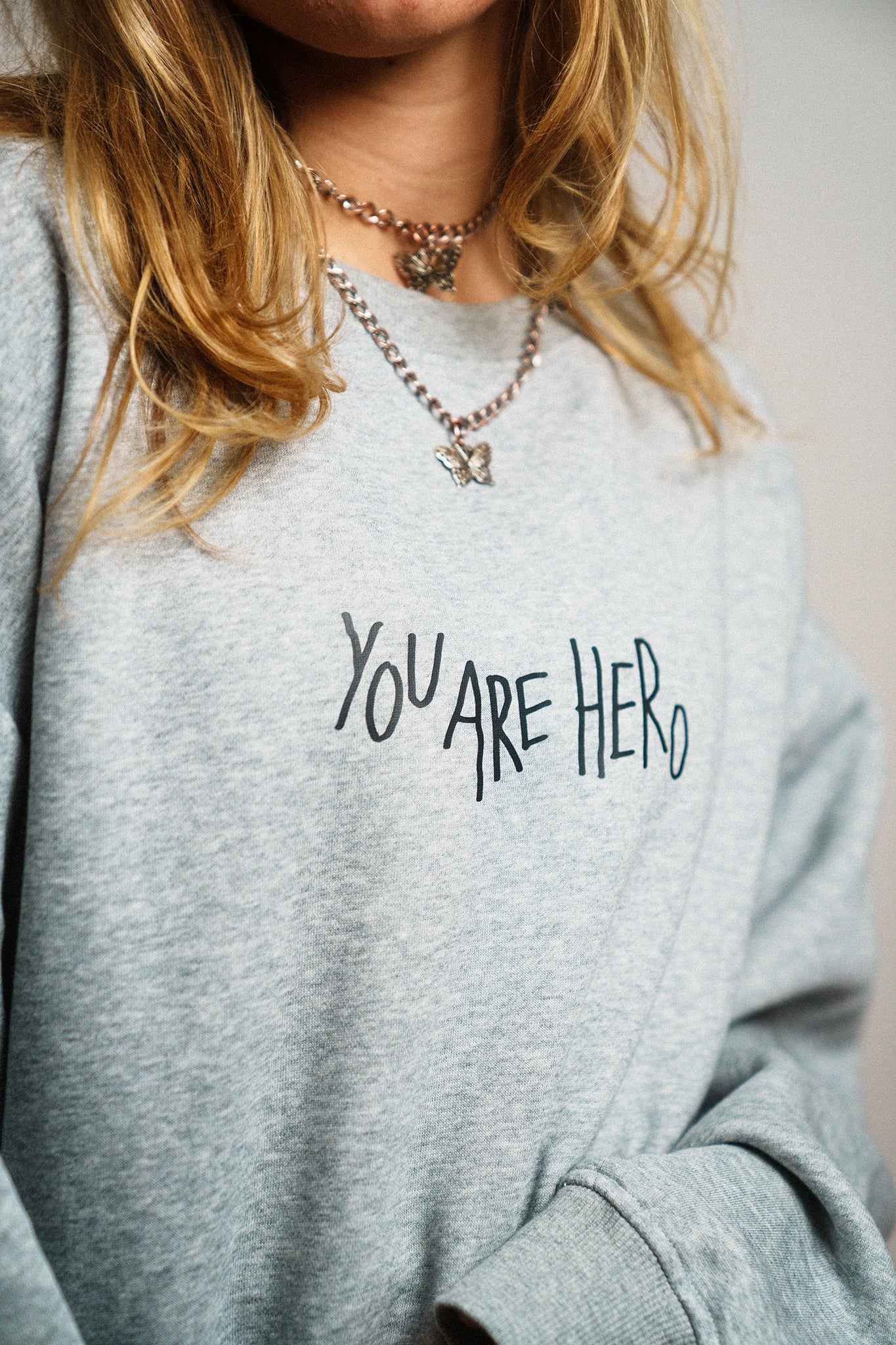 Crewneck "YOU ARE HERO" Grau