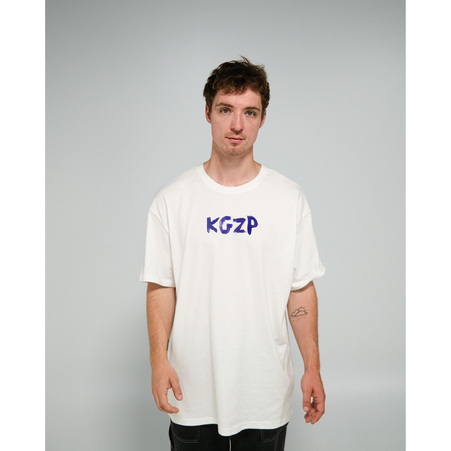 Oversize T-Shirt "KGZP" weiß