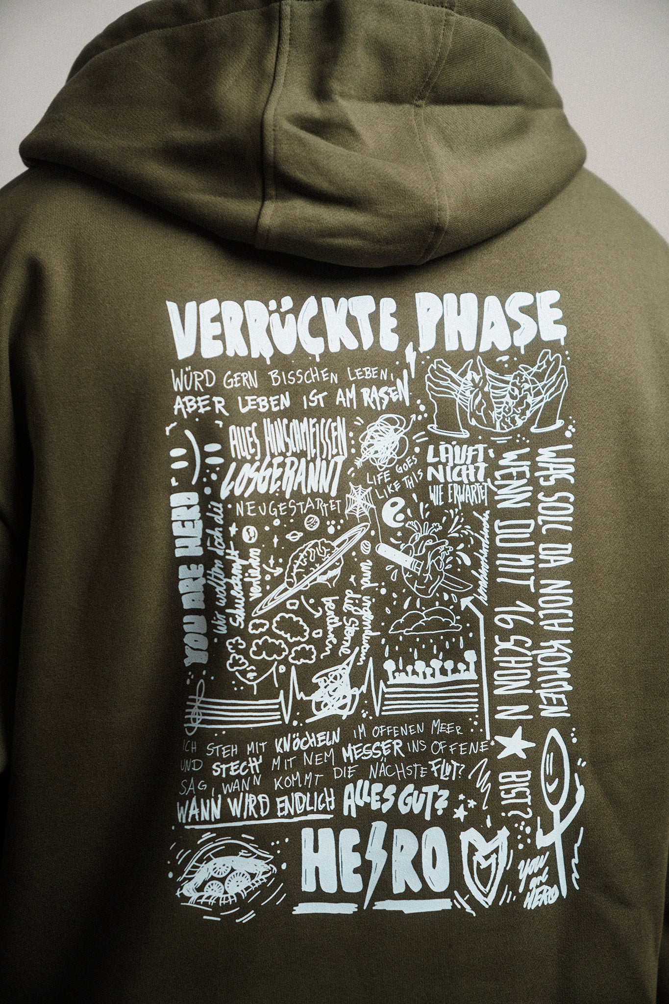 Oversize Hoodie "Verrückte Phase" Olive-Grün