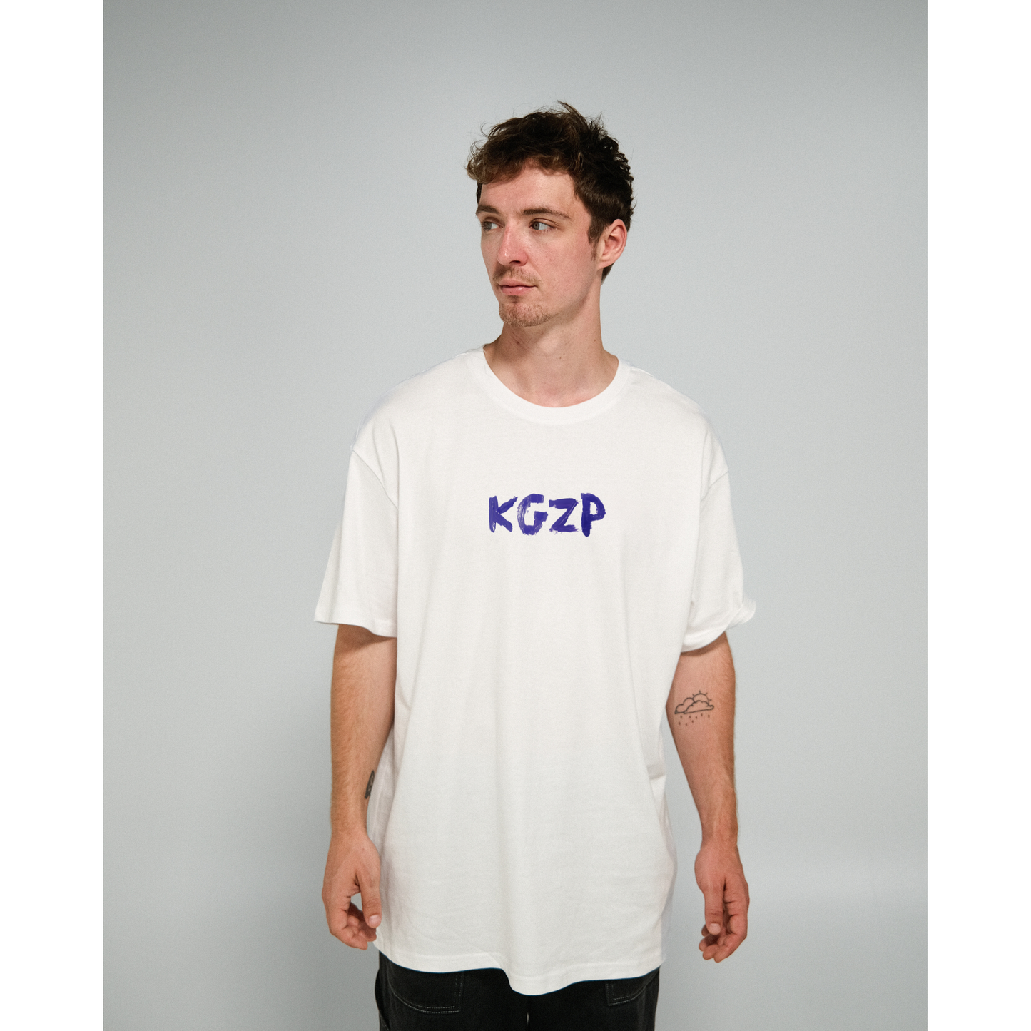 Oversize T-Shirt "KGZP" weiß