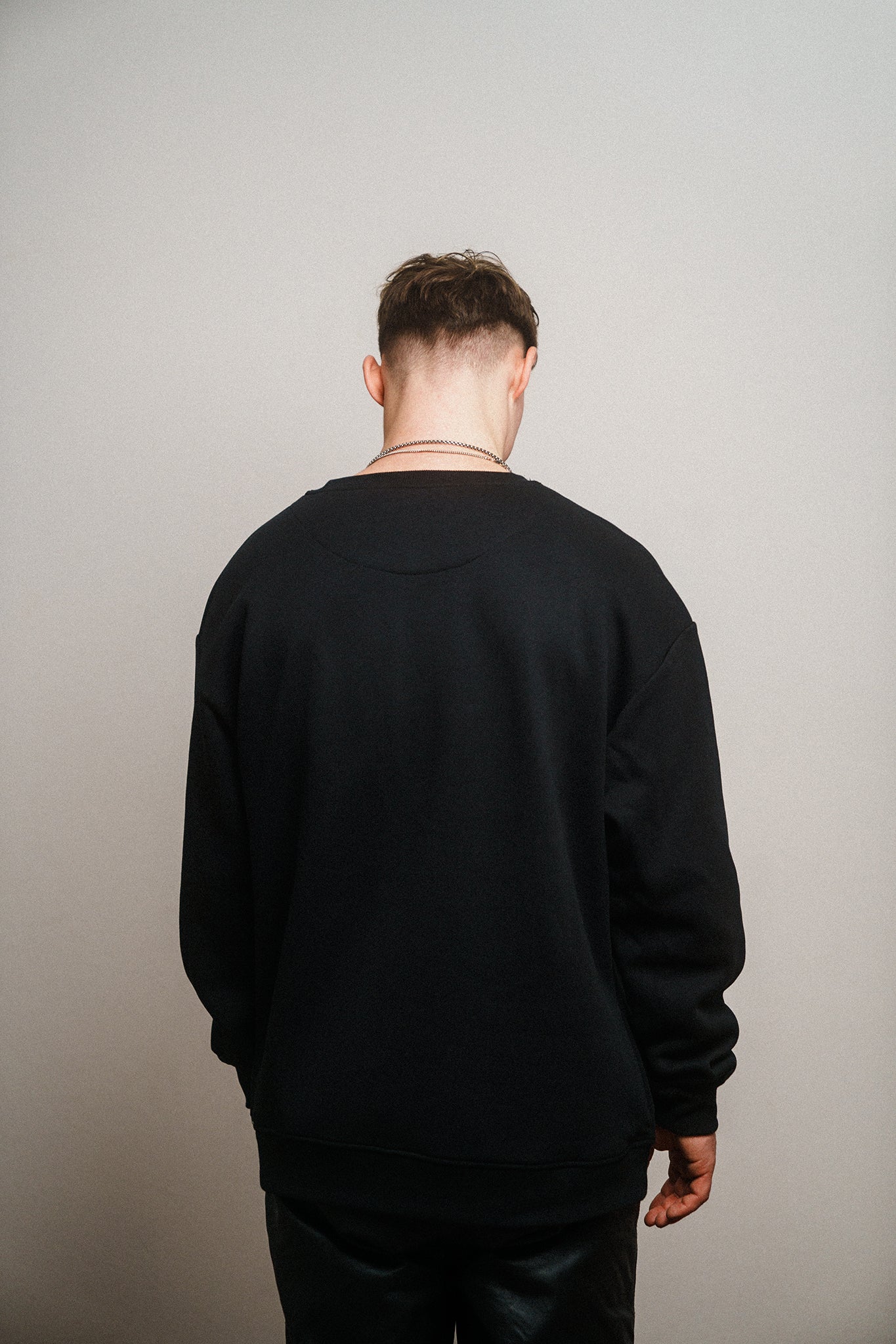 Crewneck "YOU ARE HERO" Schwarz