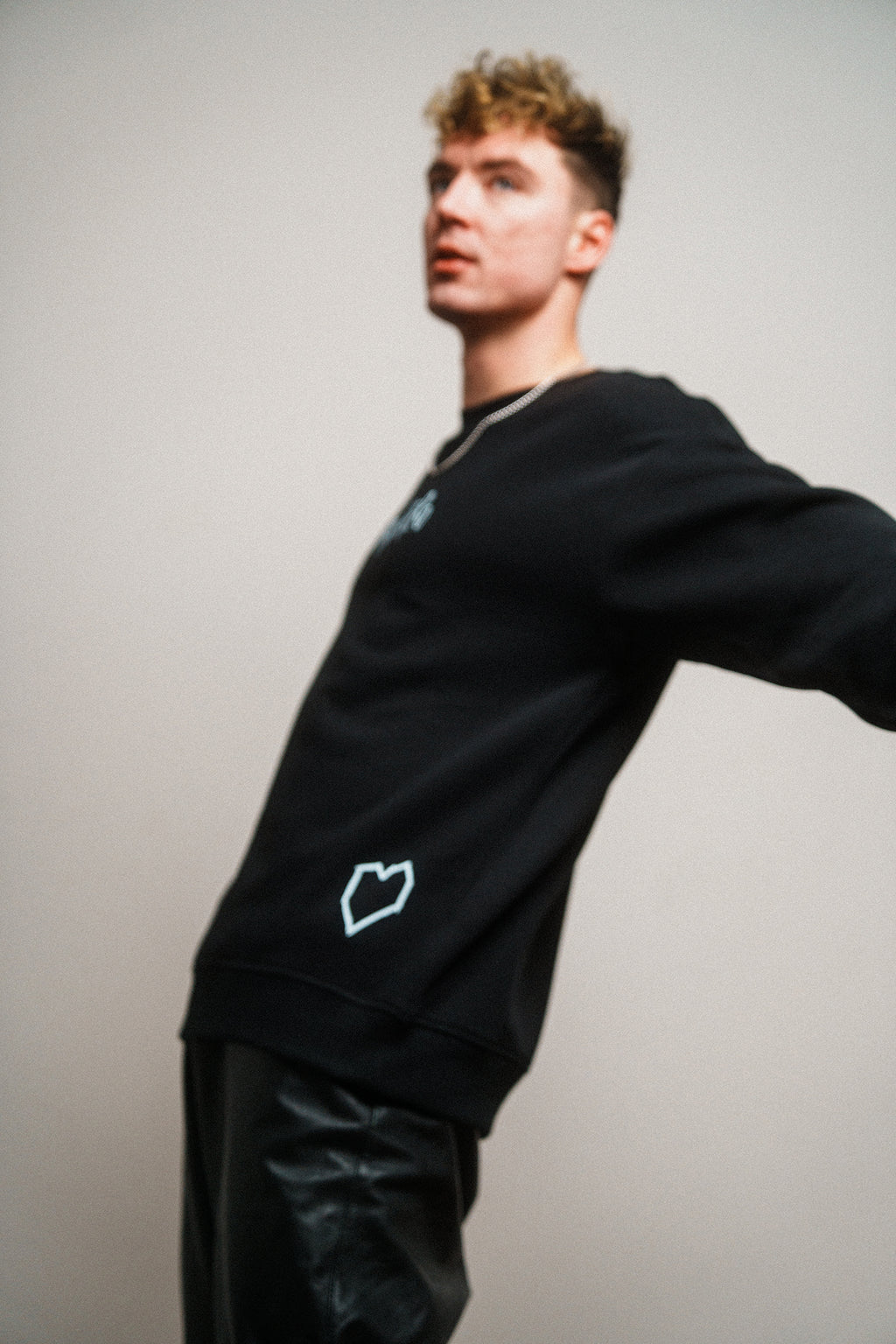 Crewneck "YOU ARE HERO" Schwarz