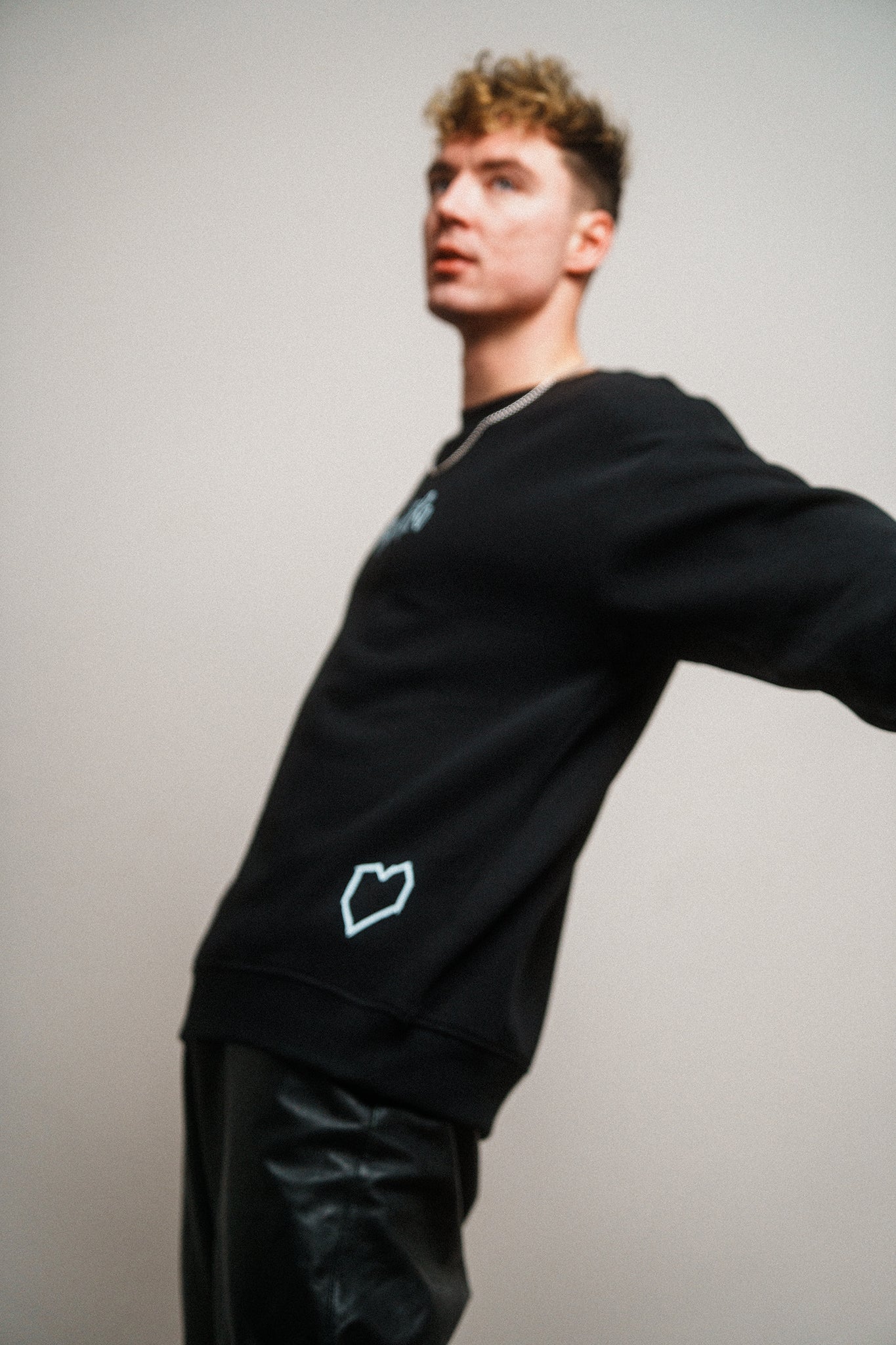 Crewneck "YOU ARE HERO" Schwarz