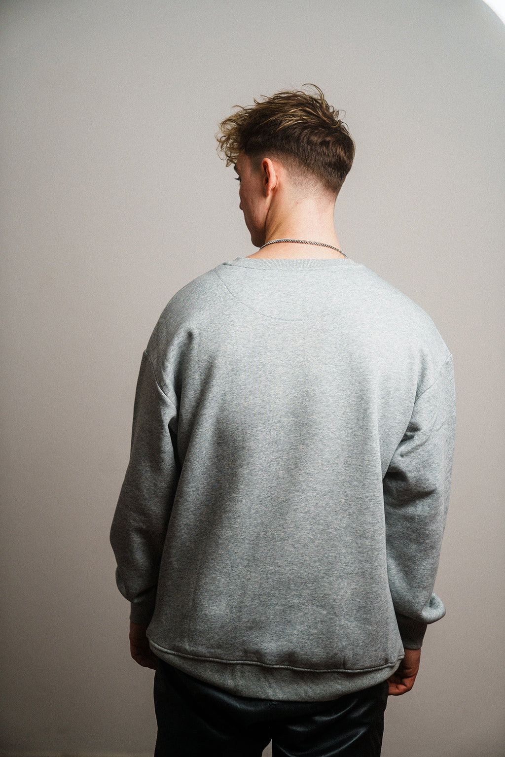 Crewneck "YOU ARE HERO" Grau