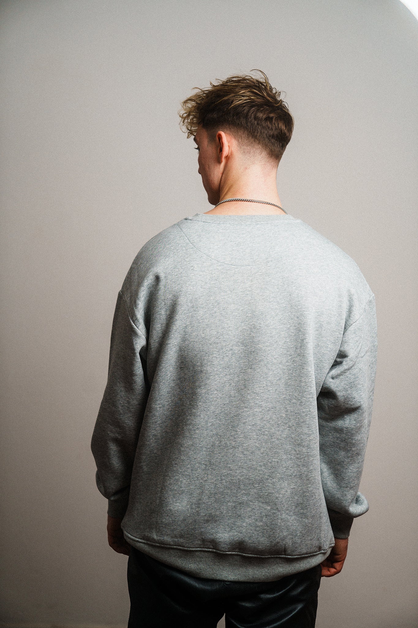 Crewneck "YOU ARE HERO" Grau