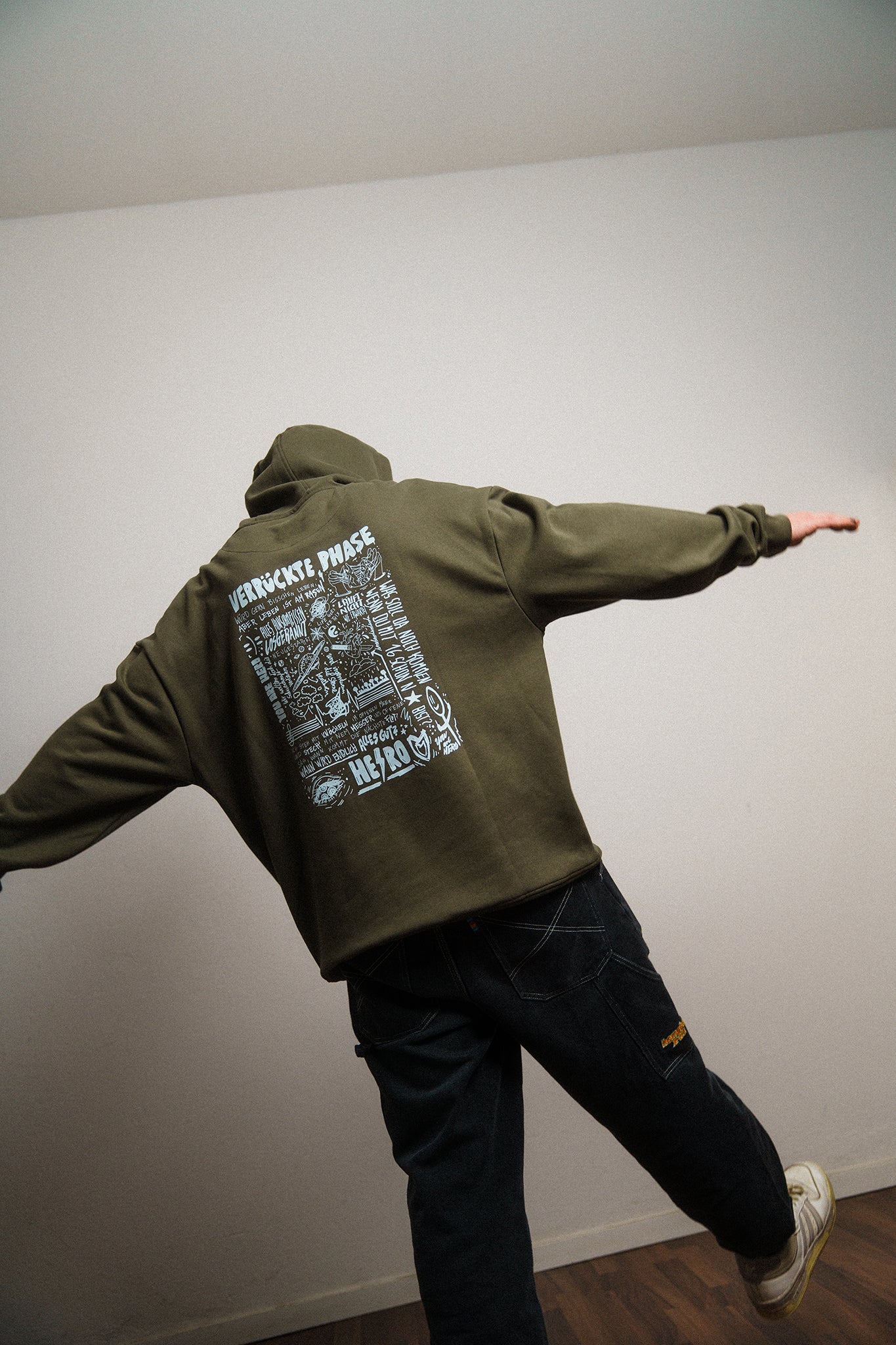 Oversize Hoodie "Verrückte Phase" Olive-Grün