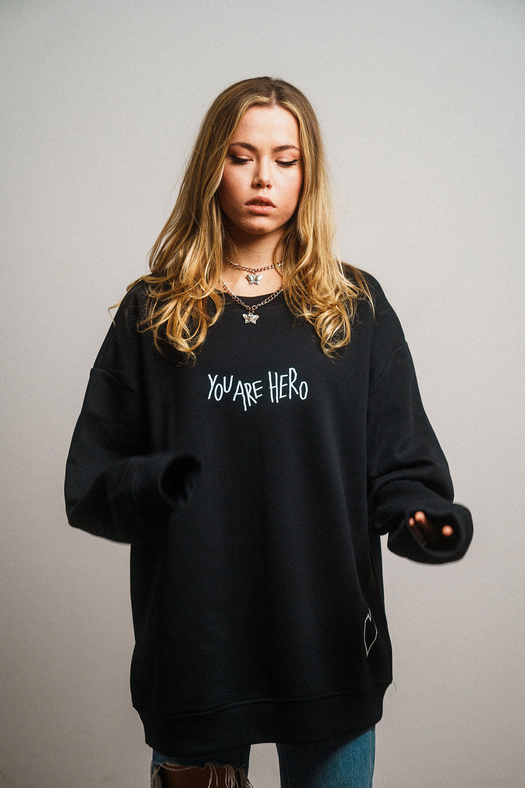 Crewneck "YOU ARE HERO" Schwarz