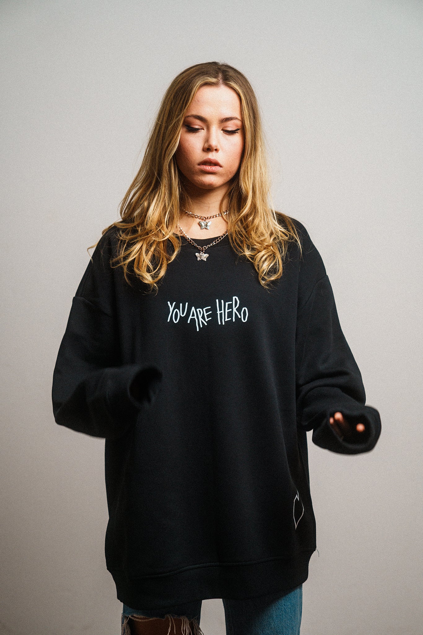 Crewneck "YOU ARE HERO" Schwarz
