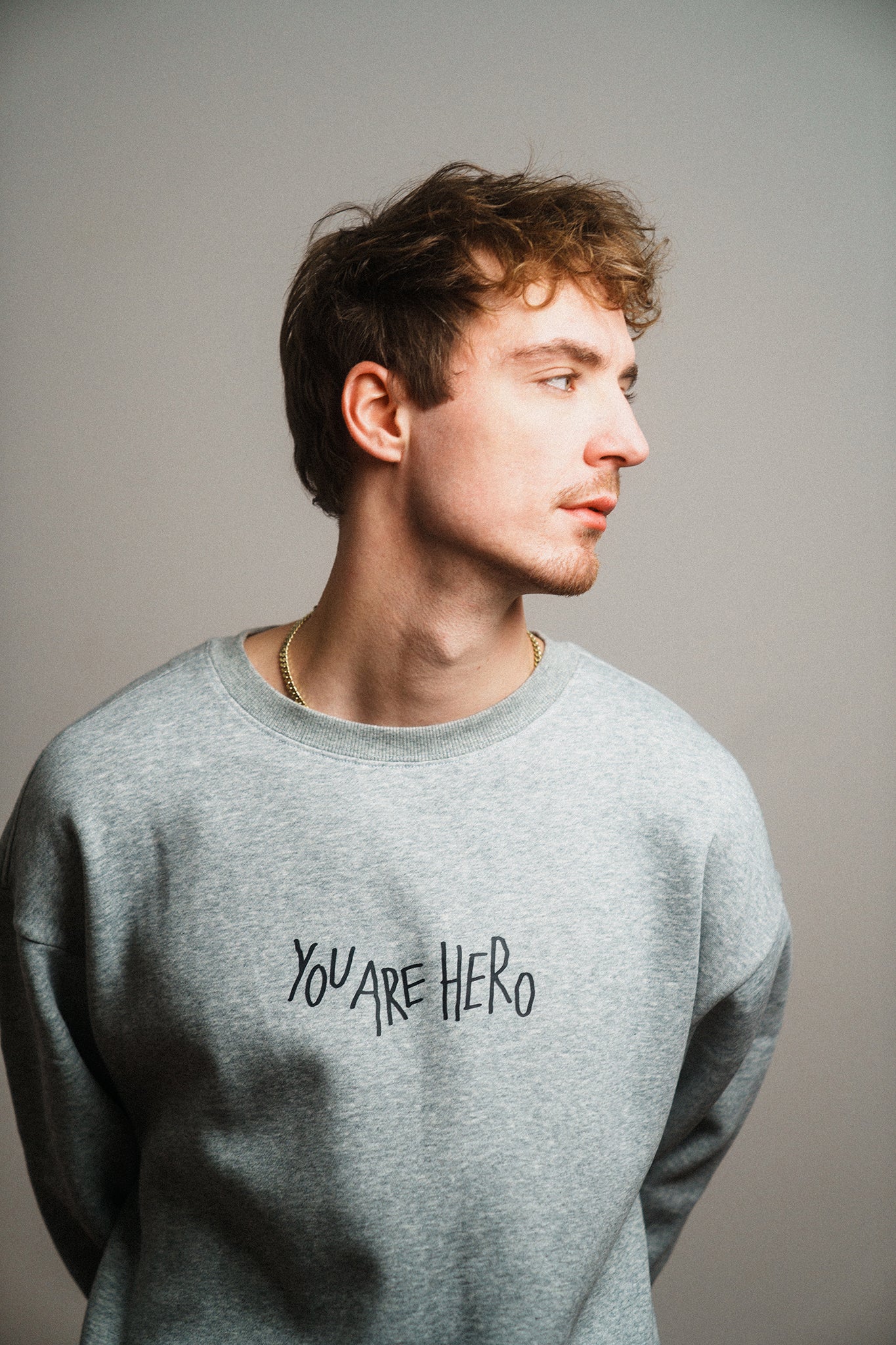 Crewneck "YOU ARE HERO" Grau
