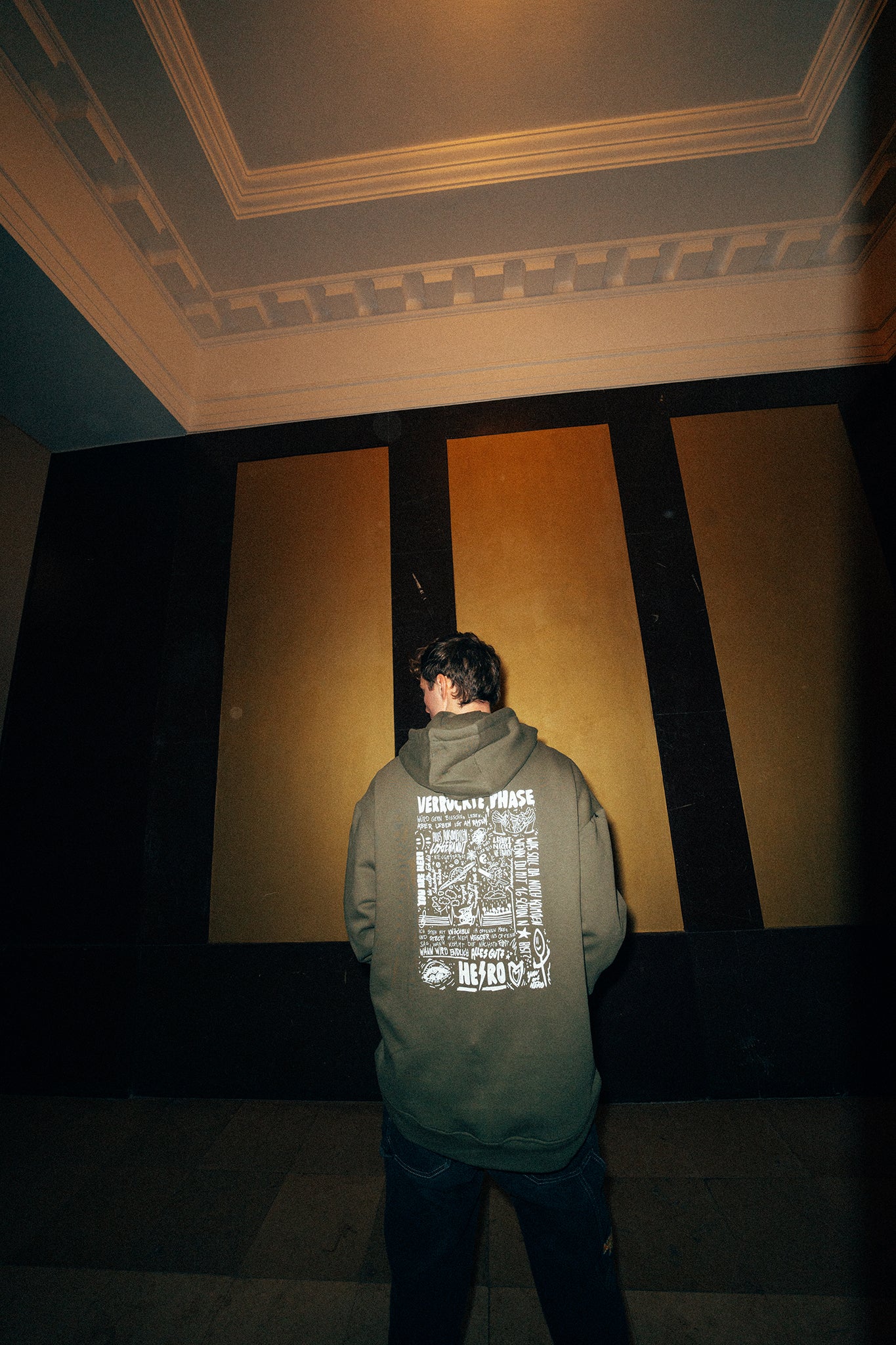 Oversize Hoodie "Verrückte Phase" Olive-Grün