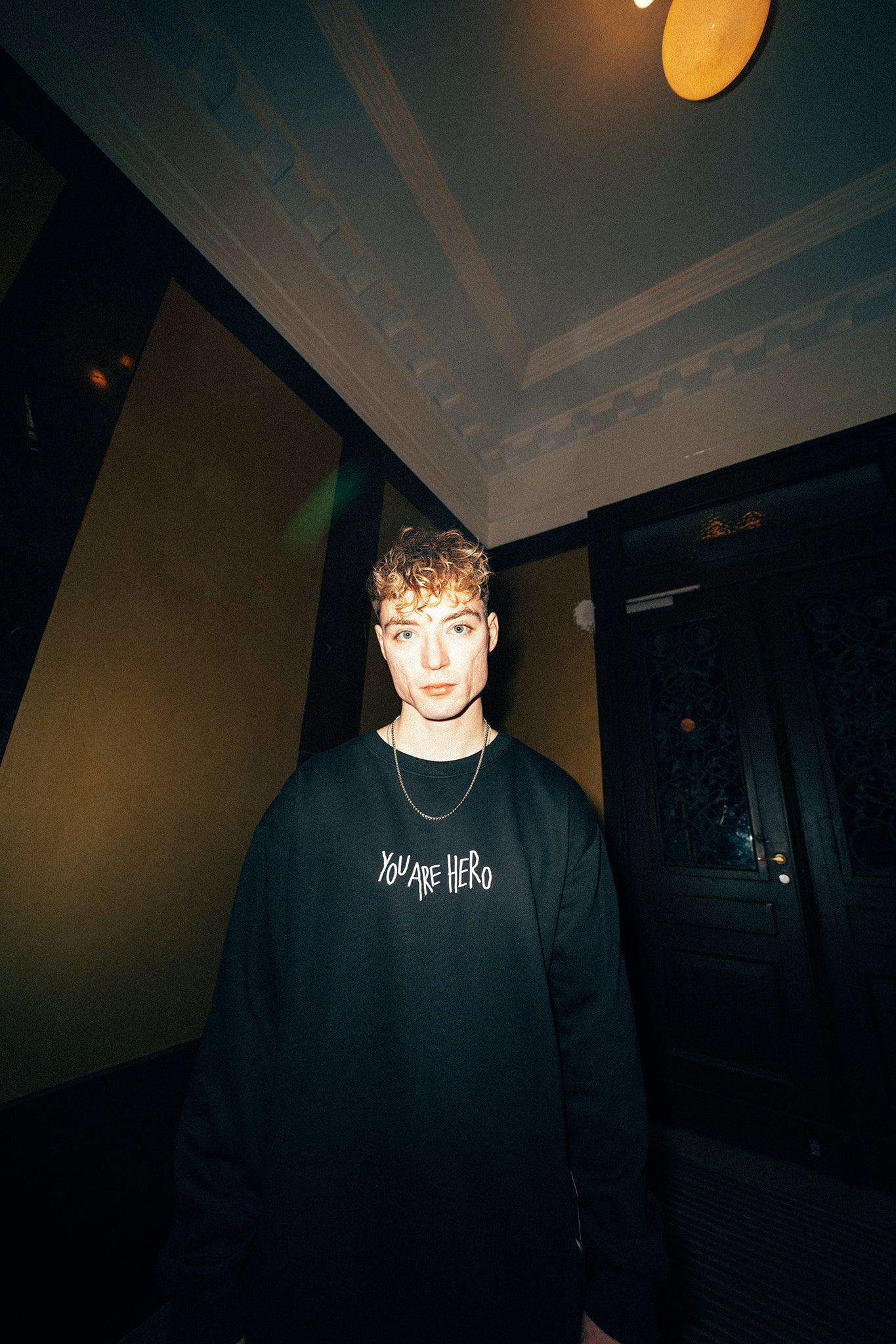 Crewneck "YOU ARE HERO" Schwarz