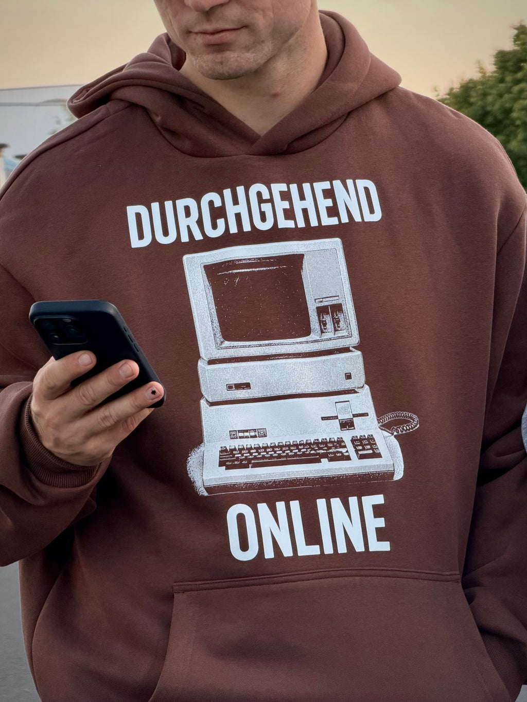 Fluffy Hoodie "DURCHGEHEND ONLINE" Braun