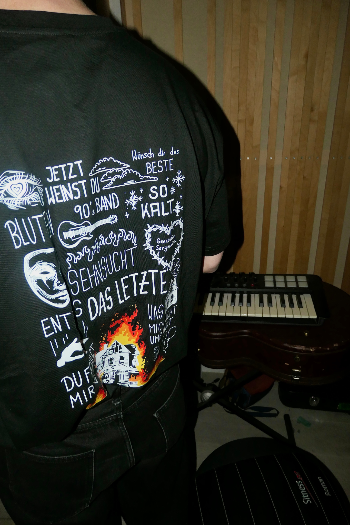 Oversize T-Shirt "KGZP-Album" schwarz